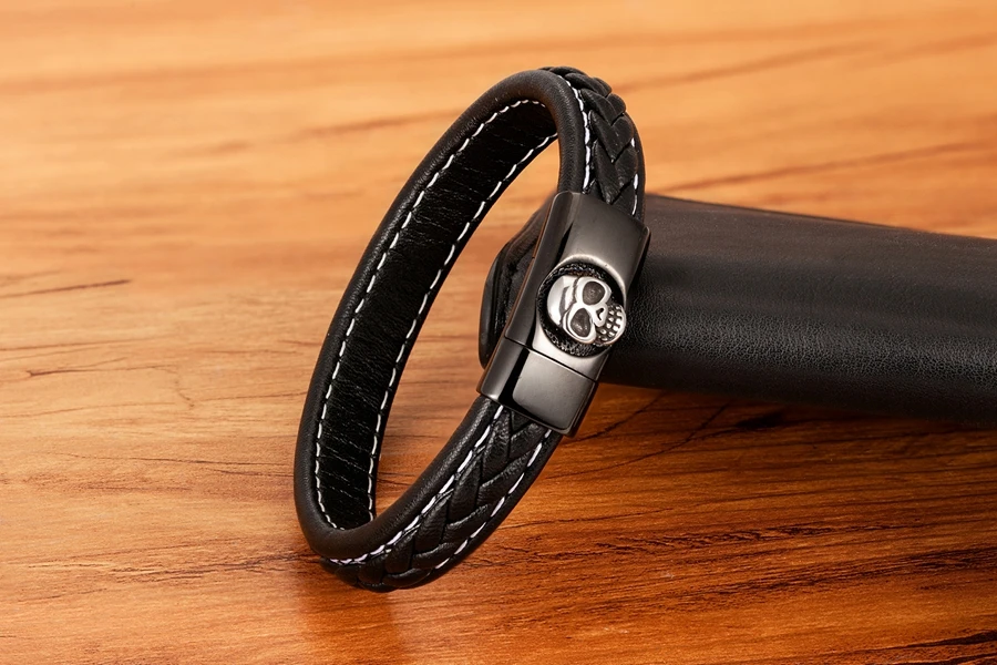 Skull Pattern Design - Men's Leather Bracelet
